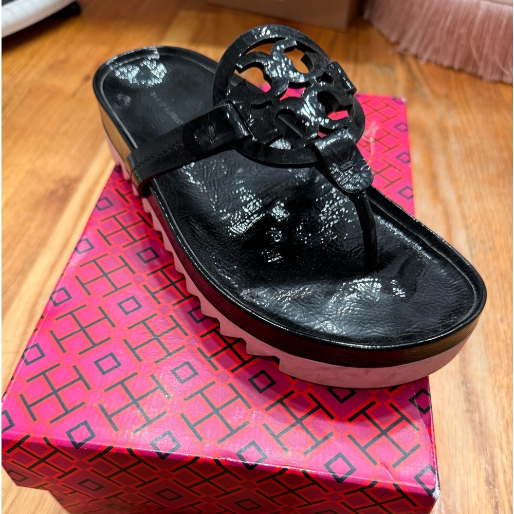 Tory Burch Miller Cloud lug sole sandal size 7 1/2 black patent/petunia